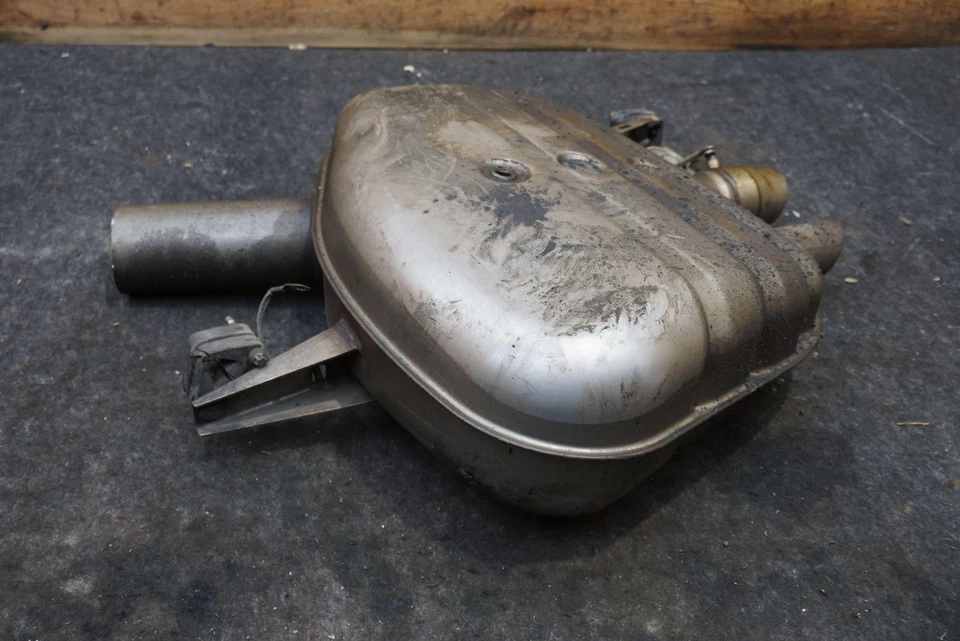 Задняя левая труба глушителя выхлопной системы 18307646979 от оригинального производителя BMW 760i 10-15 - Изображение 2 из 3