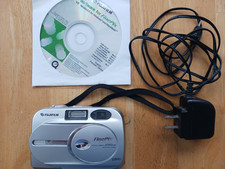 Fujifilm FinePix 2600 Zoom Digital Camera Fully Working w/ Charger CD  Card