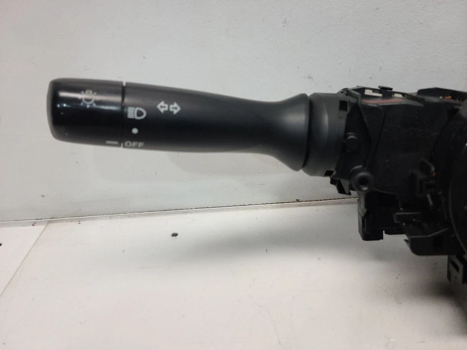 Conjunto de interruptor de coluna Toyota Yaris (Sedan) 2006-08 sem neblina e limpador traseiro - Imagem 2 de 4