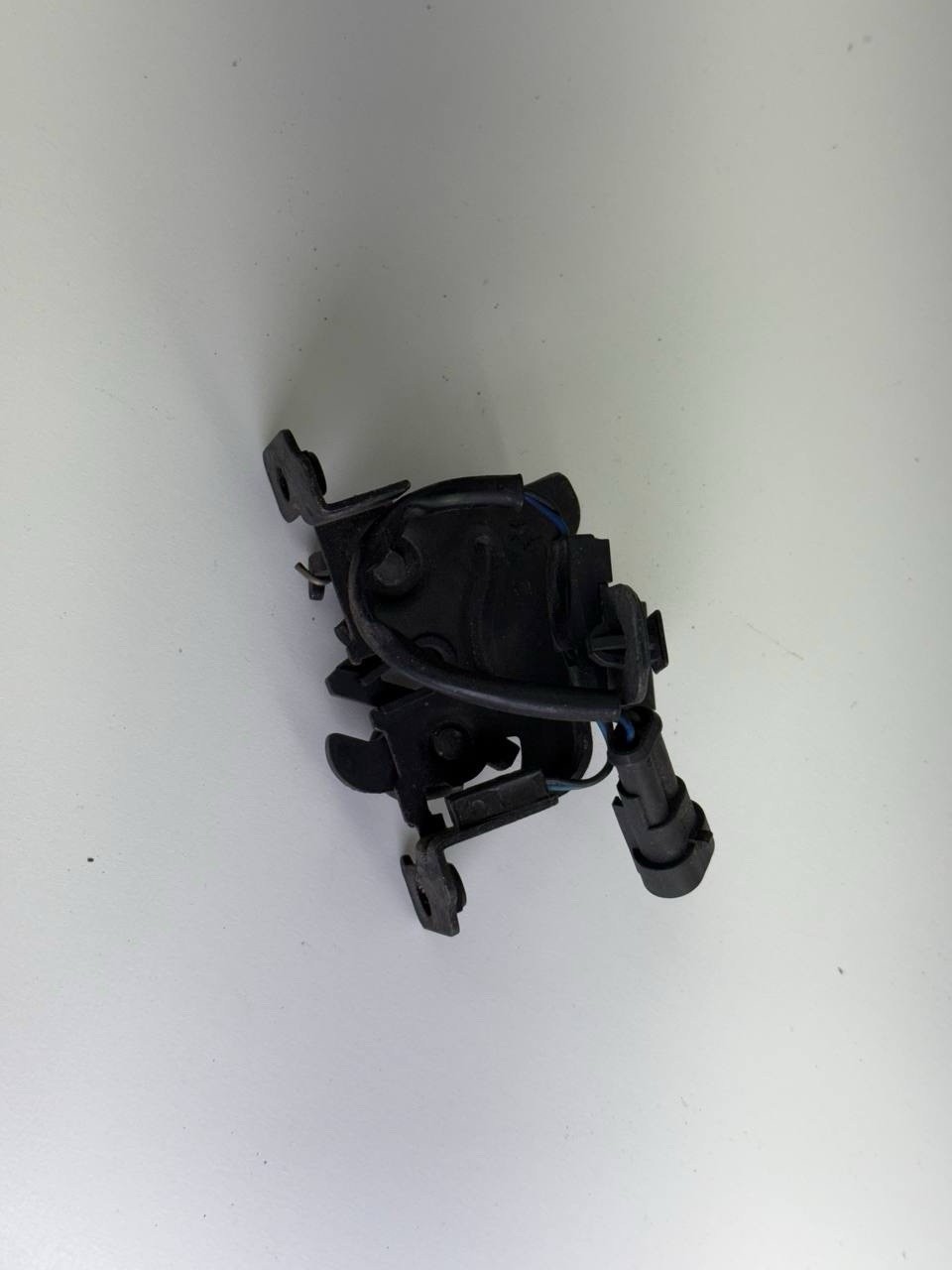 2014 - 2021 Maserati Ghibli Front Right Hood Bonnet Lock Latch Actuator 437