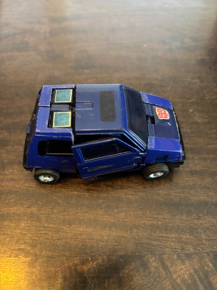 Hasbro G1 Transformers Commemorative Series VIII Autobot Skids Vintage Figure - Image 3 of 4