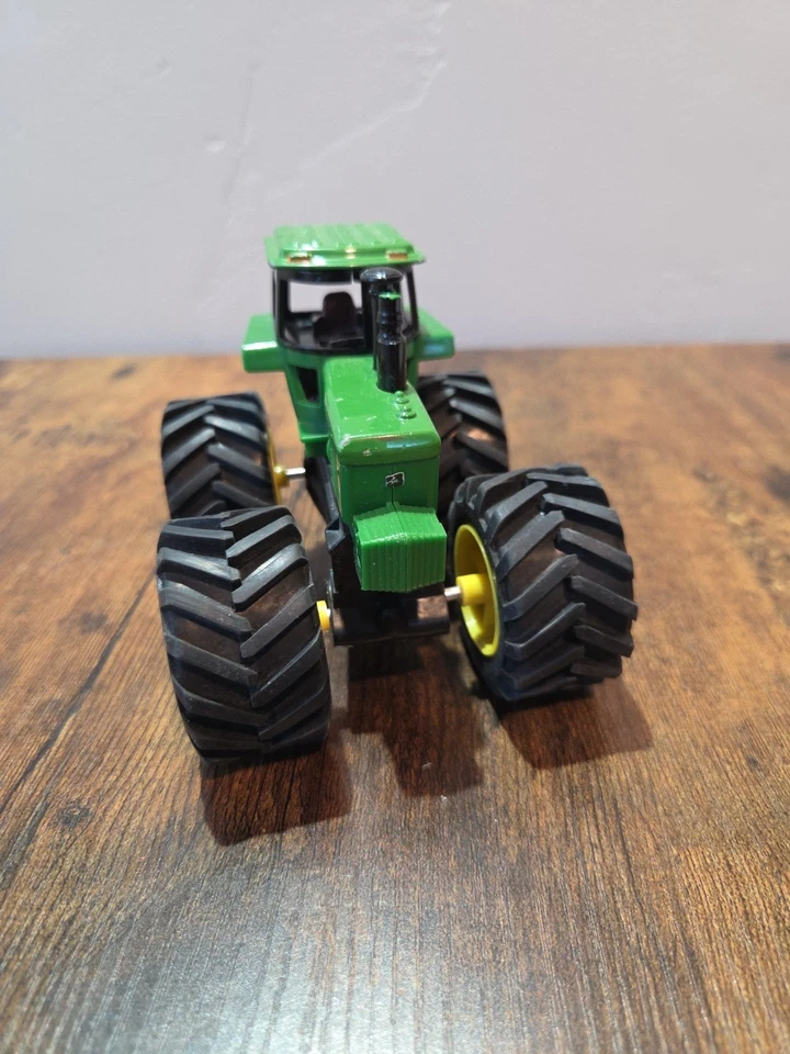 Tractor ETRL John Deere 8310 ultra raro serie Premier 1:64 Foto 2 de 4