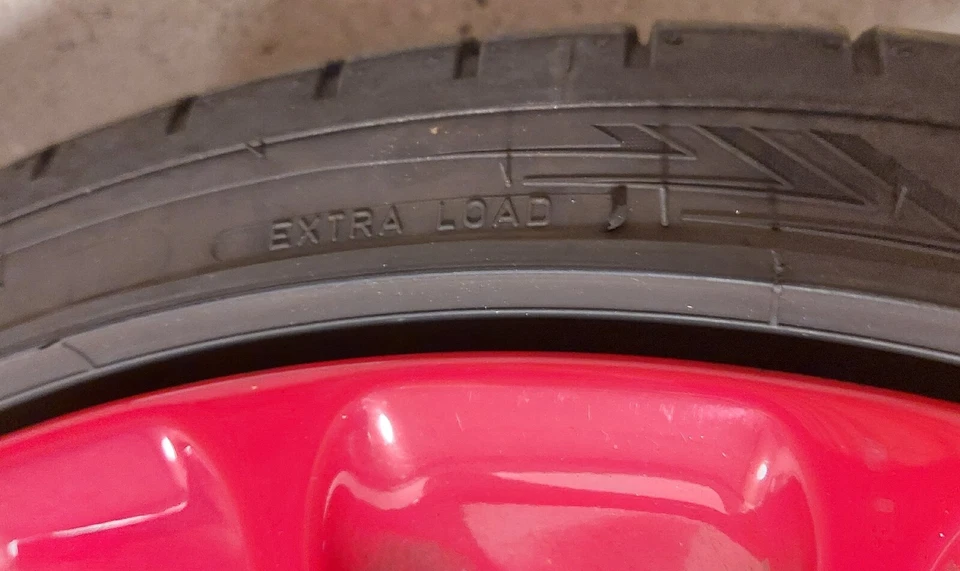 Breyton 19" RACE LS, 8,5Jx19H2-ET42, Komplettsatz Sommerreifen Dunlop 235/35ZR19 - Bild 4 von 4