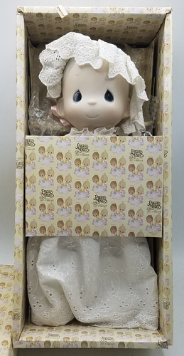 Poupée bébé Katie Lynne porcelaine et tissu Precious Moments #E-0539