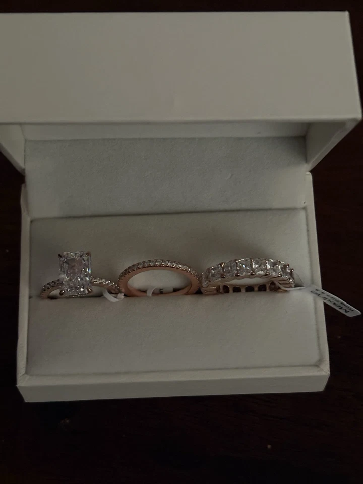Maxine 3 Piece Rose Gold Travel Wedding Ring Jewelry Set NIB Gift Box size 4.5 - Imagem 3 de 4