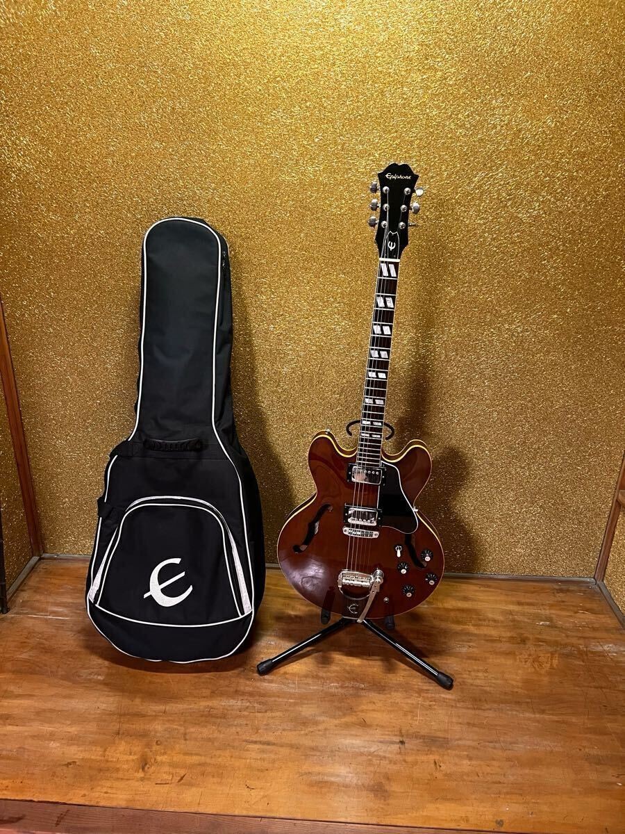 Semi-Acoustic Electric Guitar Epiphone Riviera Blue Label Walnut