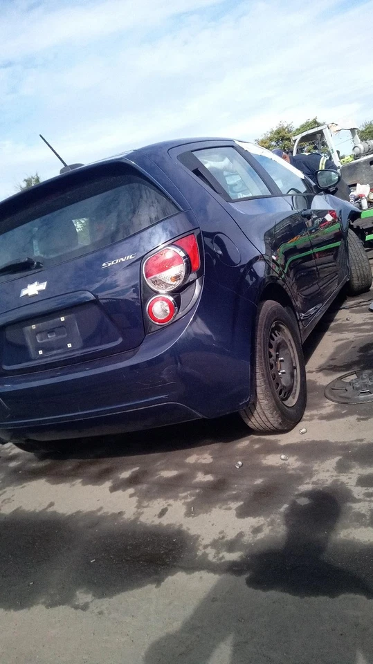 Chevrolet Sonic 2016 conjunto de filtro de aire fabricante de equipos originales 1,8 L azul 61 k millas 95920467 Foto 4 de 4