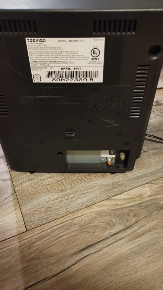 Toshiba MD13P3 13 Inch CRT TV Television DVD Combo Retro No Remote Tested - Image 2 of 2