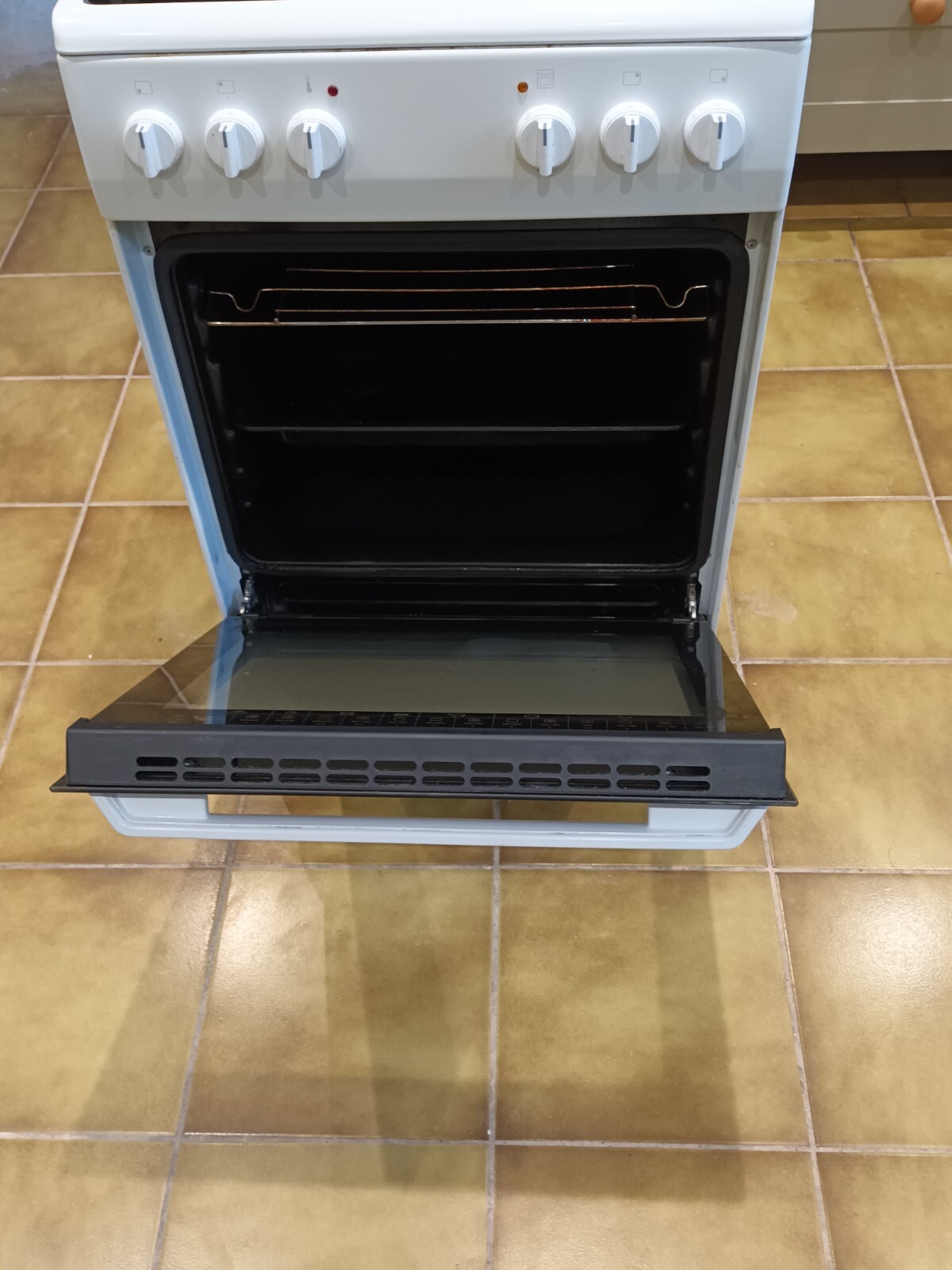 Amica AFC1530WH 50cm Electric Ceramic Cooker 5055833406999 eBay