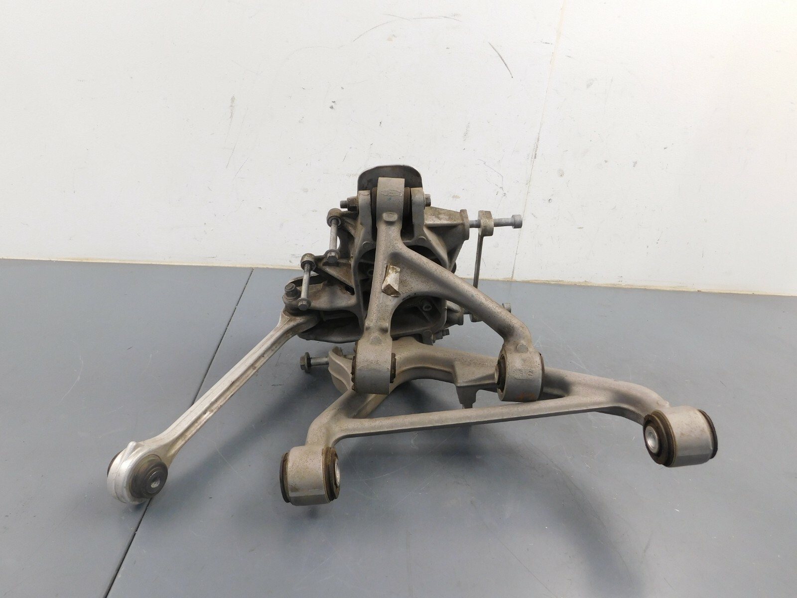 2015 14 - 18 Aston Martin V12 Vantage S Left Rear Hub Assembly #1954 C4
