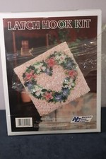 Latch Hook Kit Heart Wreath P435 Pillow Yarn Craft New Sealed