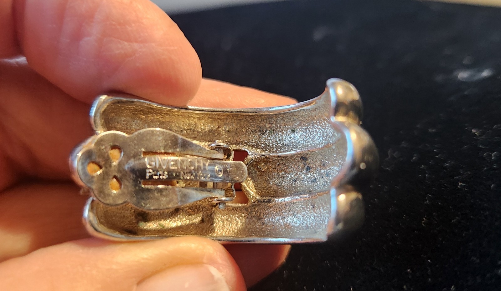 GIVENCHY Paris New York Large Silver Tone Chunky Clip On Earrings Vintage thumbnail 8