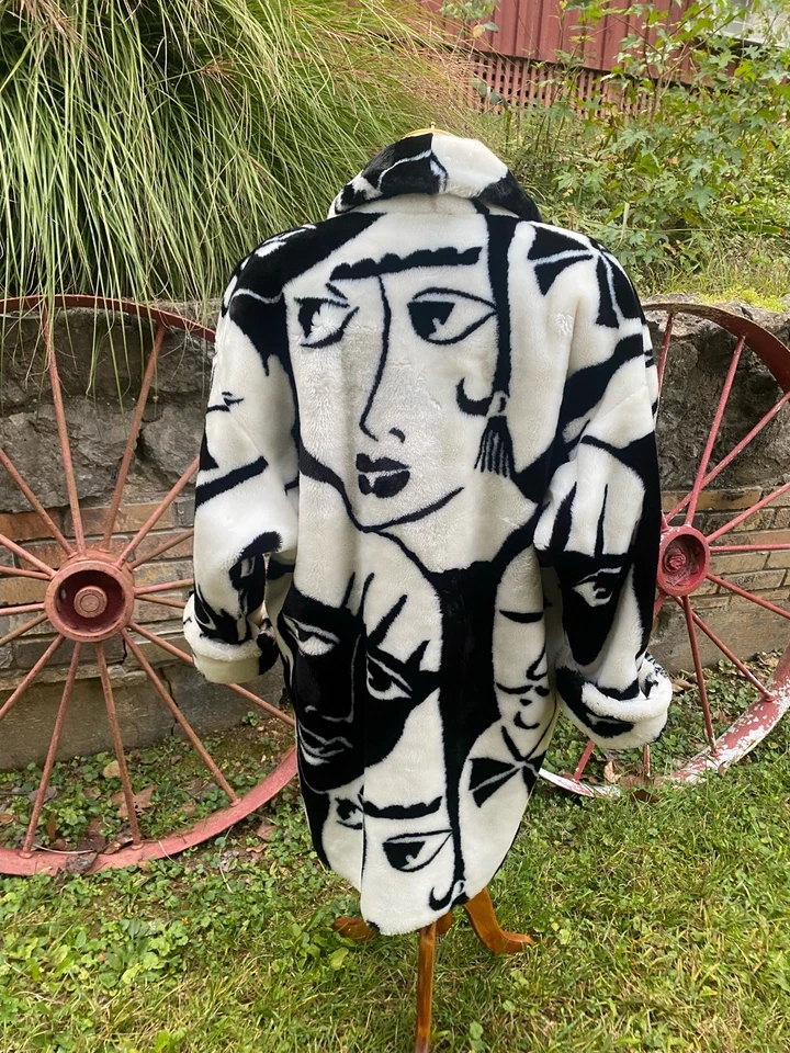 Donnybrook Rihanna Faux Fur Picasso COAT Abstract Art FACES AVANT GARDE  Sz.M - Image 3 of 4