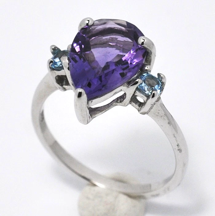 MERAVIGLIOSO ANELLO IN ARGENTO CON AMETISTA E TOPAZI - Immagine 2 di 4