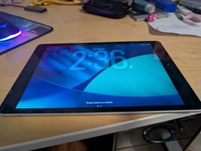 Apple iPad 9th generation 10.2" 64GB works well except home button