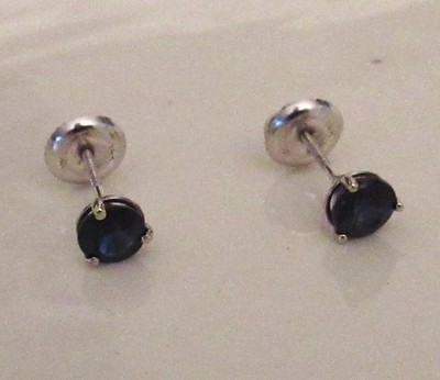 1,31 KT HELLBLAUER NATÜRLICHER SAPHIR OHRSTECKER 14K WG SCHRAUBVERSCHLUSS