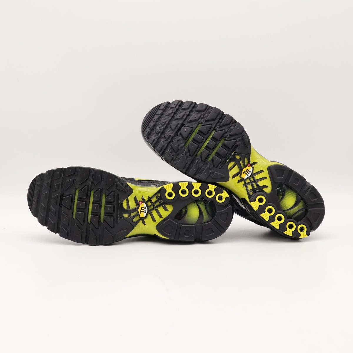 DM0032-012 Nike Air Max Plus Wolf Grey Black Opti Yellow (Men