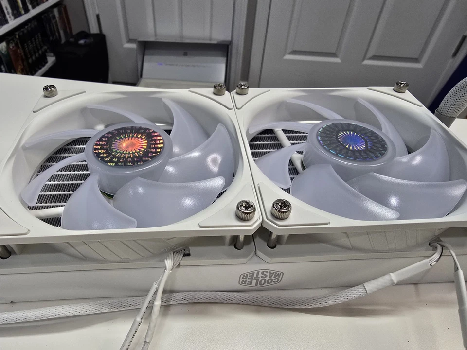CoolerMaster MasterLiquid ML240L RGB White AIO AM5/AM4,LGA1700/1200 w/extra fans - Image 4 of 4