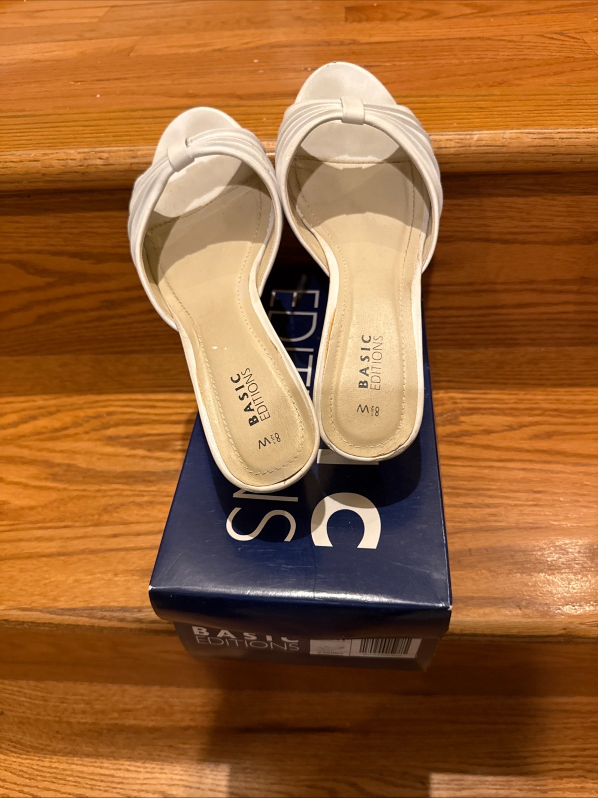 Basic Editions White Pleated Wedge Slide Sandals Women’s Size 8.5W Open Toe UWB