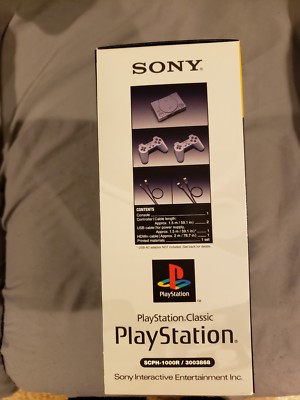 SONY PlayStation Classic 2コントローラー付き SONY PlayStation Classic Retro Console, 2 Controllers, in hand