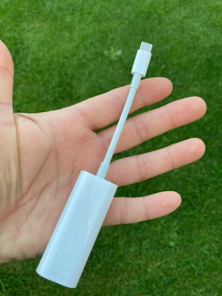  Genuine Apple Thunderbolt 3 (USB-C) to Thunderbolt 2 Adapter MMEL2ZM/A - Image 2 of 4