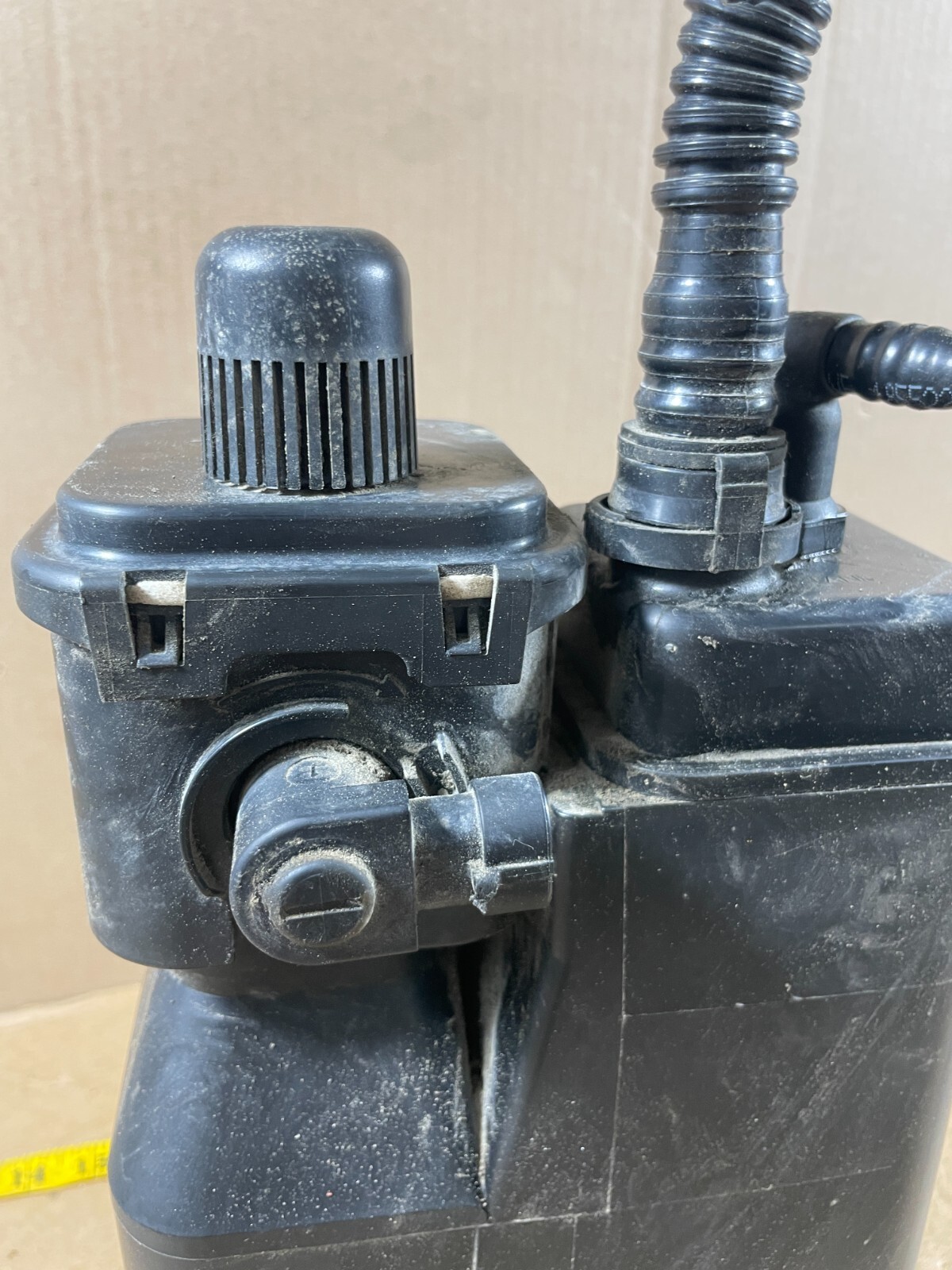 2006-2013 Mercedes-Benz ML350 GL450 Fuel EVAP Charcoal Canister Box Vapor OEM .