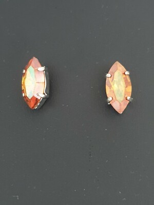 Herrliche tropfenförmige Navette Ohrstecker aus Swarovski Kristall Kupfer. 
