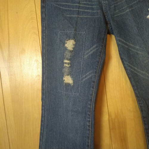 HINT JEANS JUNIORS SIZE 9 BLUE EMBROIDERED DISTRESSED FLARED LEG JEANS - Picture 4 of 8