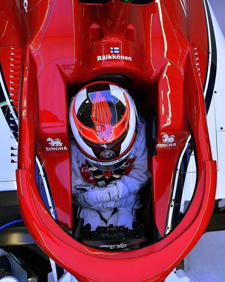 SPARK 1/5 MODELLINO CASCO F1 RAIKKONEN AUTO ALFA ROMEO FERRARI 2019 MODELLISMO - Immagine 3 di 4