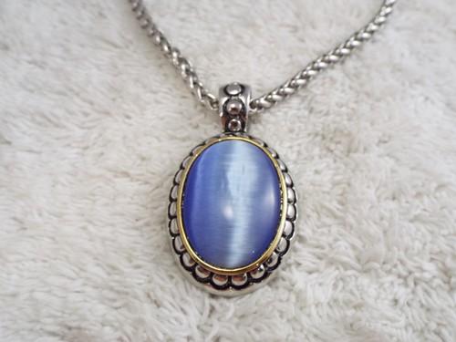 Silvertone Blue Cat's Eye Glass Pendant Necklace (F27)