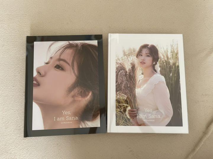 Twice Sana's photo book Yes, I am Sana White ver. & Black Twice Sana's photo book Yes, I am Sana White ver. & Black