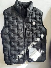 Neues Modell , Moncler, Daunenweste in schwarz, Größe S, Neu und ungetragen 