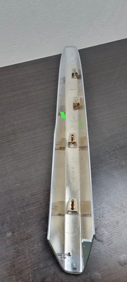 2008-2017 Buick Enclave -Tampa de extremidade de trilho de teto de bagagem (frente direita) tampa de acabamento fabricante de equipamento original - Imagem 4 de 4