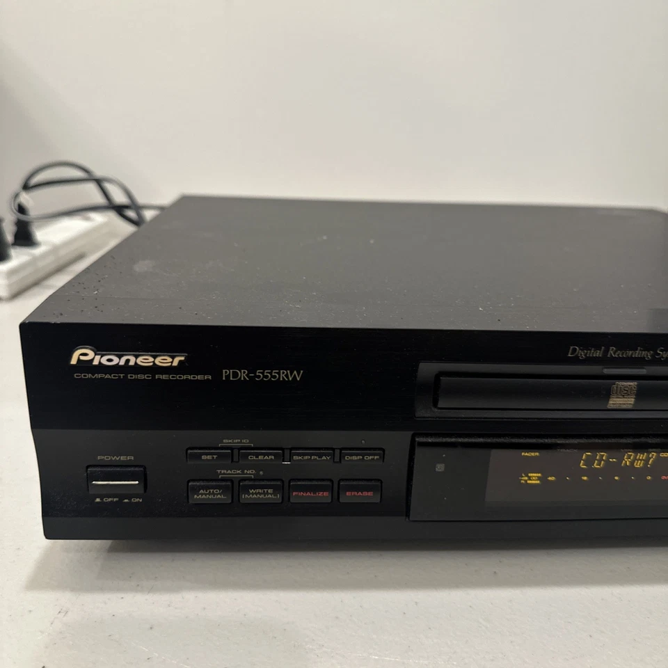 Pioneer PDR-555RW CD Recorder Fully Functional No Remote. - Image 3 of 4