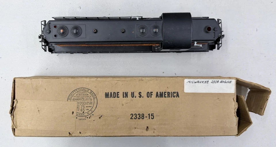 + Lionel Postwar O Gauge 2338X Milwaukee Road GP-7 Diesel Locomotive w/ Box - Image 3 of 3