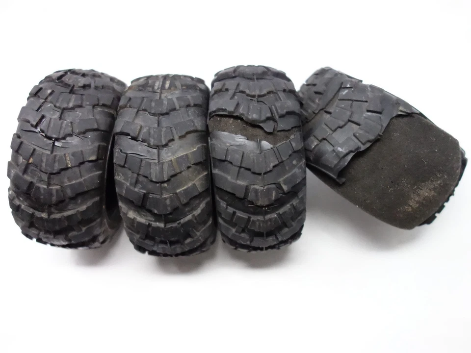 Jamara - Tiger - 4 Räder - schwarze Felgen - D 12,5 cm - B 5.5 cm -Reifen defekt - Bild 3 von 3