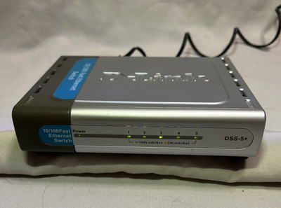 D-LINK DSS-5+ 5-Port 10/100 Fast Ethernet Switch with Power Adapter