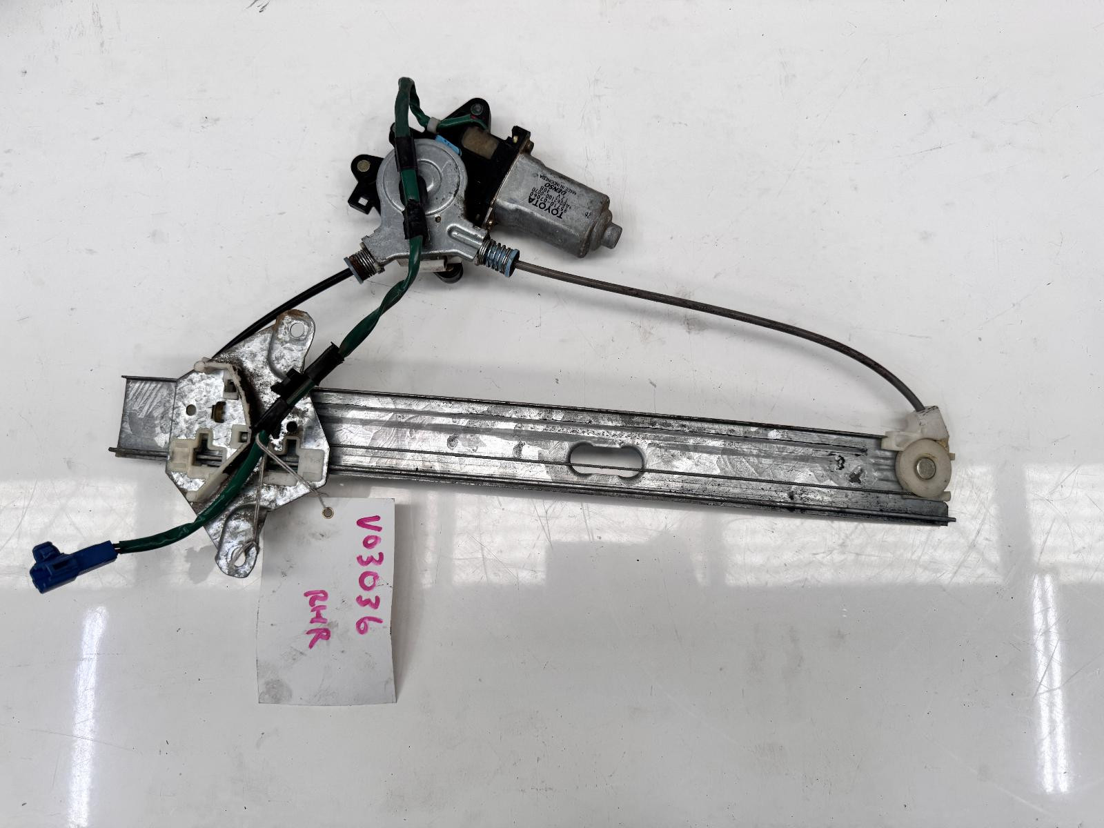 Toyota Avalon Right Rear Window Regulator MCX10 07/2000-06/2005