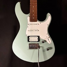 YAMAHA PACIFICA112V / 3,48 kg