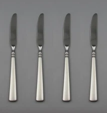 Oneida Stainless Flatware - SATIN EASTON Dinner Knives - Set of Four New