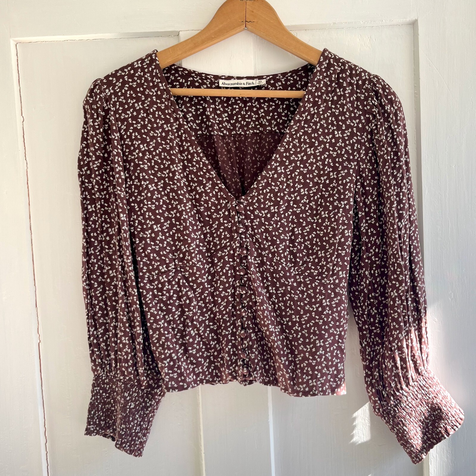 Abercrombie and Fitch Puff Sleeve V-Neck Blouse Size XS