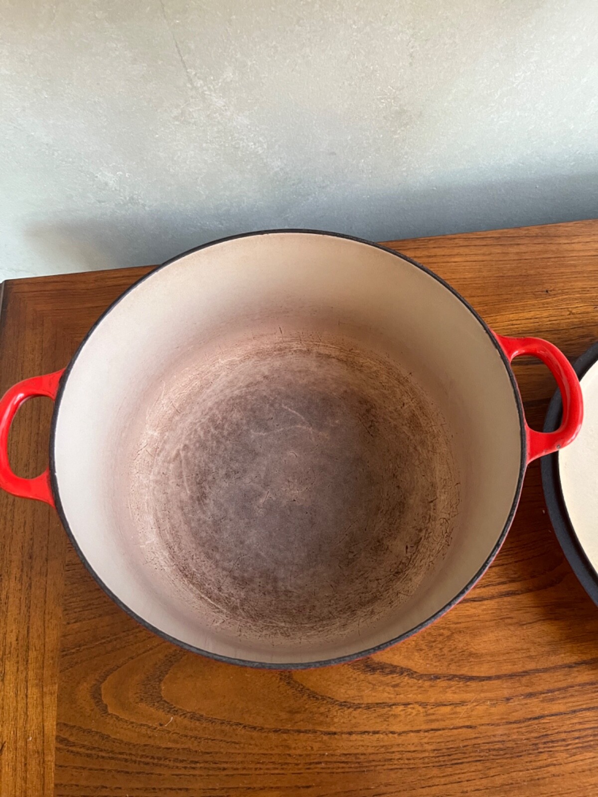 Le Creuset 28 Cast Iron Red Dutch Oven 7.25 qt Stained Inside