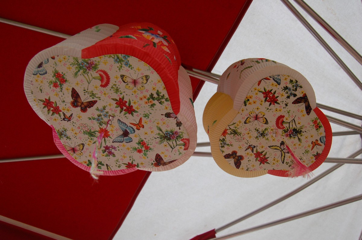 12 lampions en papier colorés - 16 cm