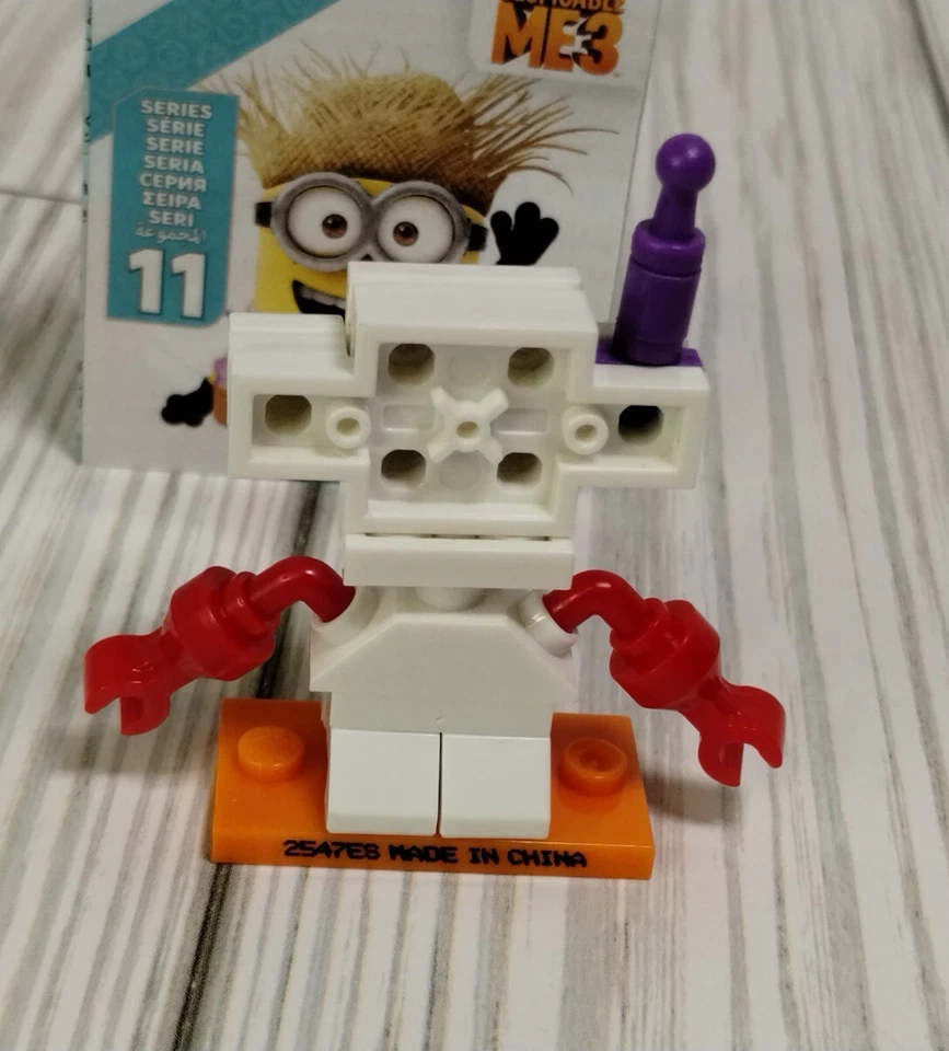 Mega Bloks Construx Despicable Me Minion Robot Series 11 Lego Minifig NEW - Image 4 of 4