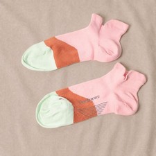 4 PAIRS Size M - Feetures Elite Ankle Socks Lightweight New