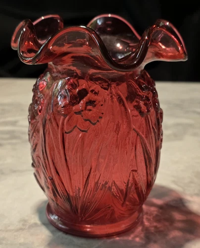 VINTAGE FENTON DEEP CRANBERRY EMBOSSED DAFFODIL RUFFLE TOP VASE
