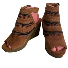 Sbicca Vintage Collection Brown Wedge Sandals. Suede and woven leather. Size 8