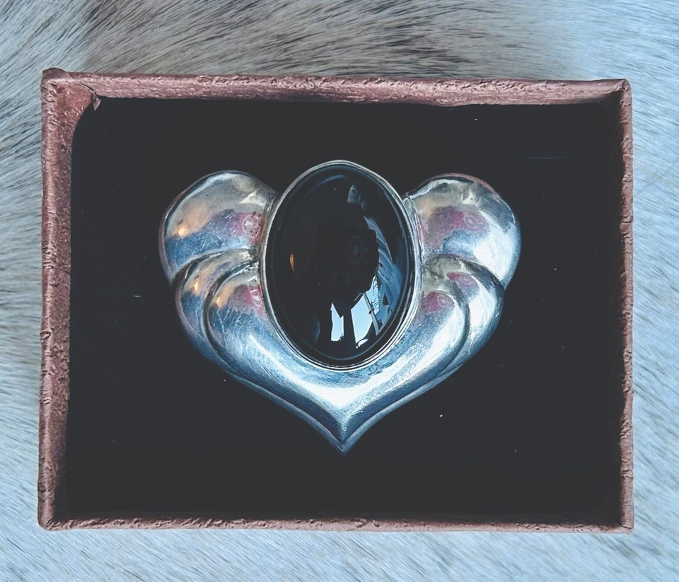 Beautiful Large Black Onyx Sterling Heart Pendant, Signed by Designer Rigoberto - Image 3 of 3