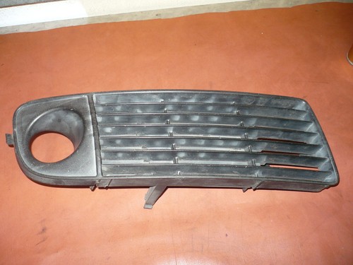 Audi A6 4B C5 Gitter Nebelscheinwerfer Blende vorne rechts 4B0807682H