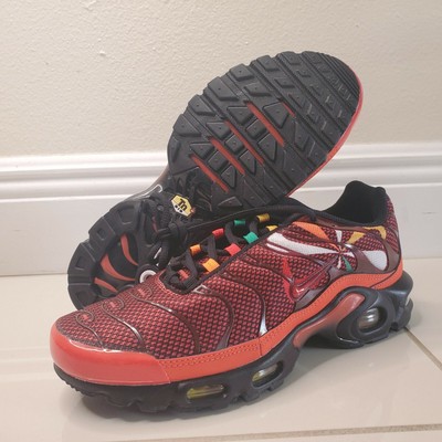 nike air max plus men's black and gold